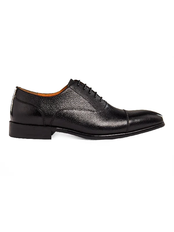 Men's loafers in a neutral color like black or brownBLACK LEATHER OXFORD LACE UP SHOES