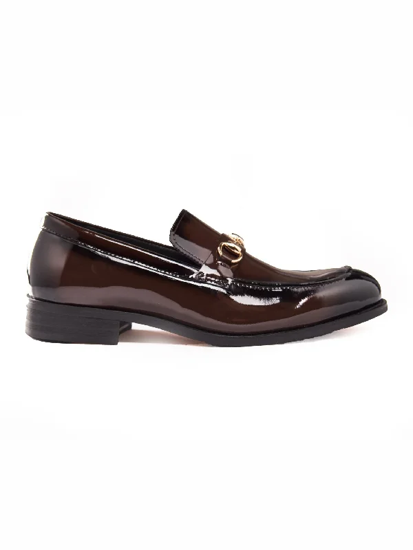 Men's loafers with a pointed toe for a stylish appearanceBROWN PATENT LEATHER GOLD BUCKLE LOAFERS