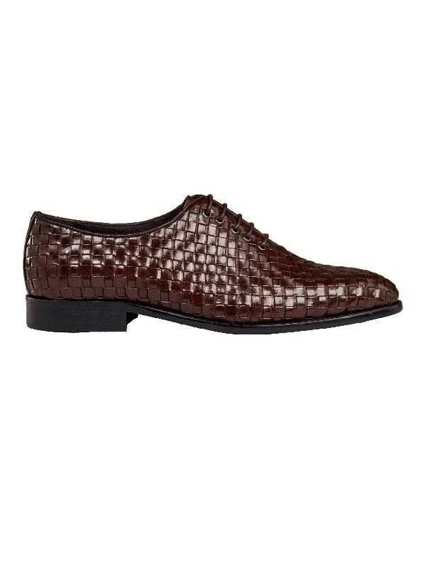 Men's loafers with a flexible sole for easy movementBROWN WOVEN LEATHER OXFORDS