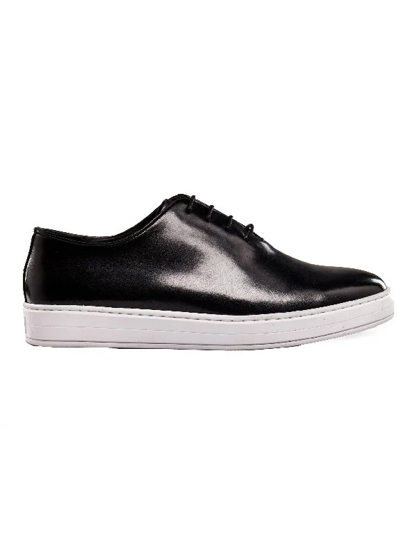 Men's loafers with a contrast stitching detailCASUAL LEATHER SNEAKERS IN BLACK