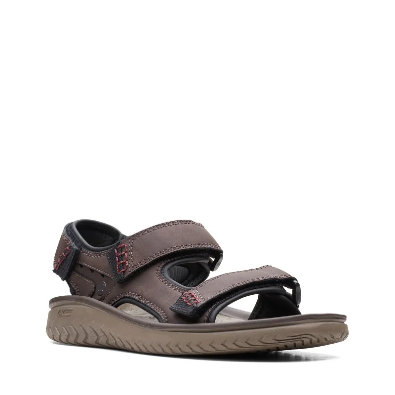 Men's sandals in a neutral color like black or brownClarks Wesley Bay Brown 26165234 Mens