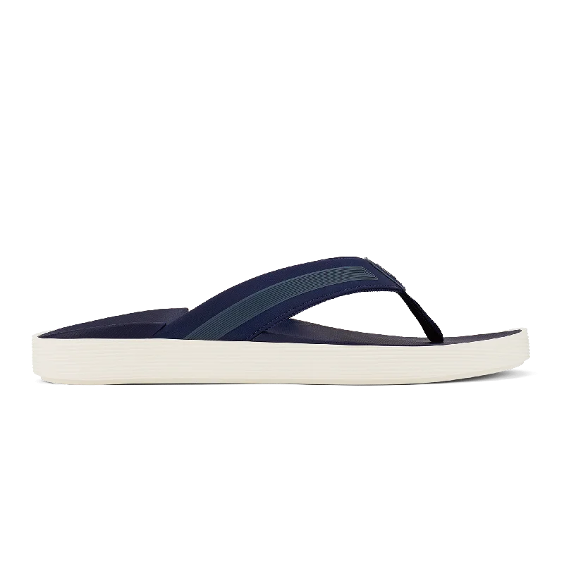 Men's sandals in a neutral color like black or brownLeeward - Navy