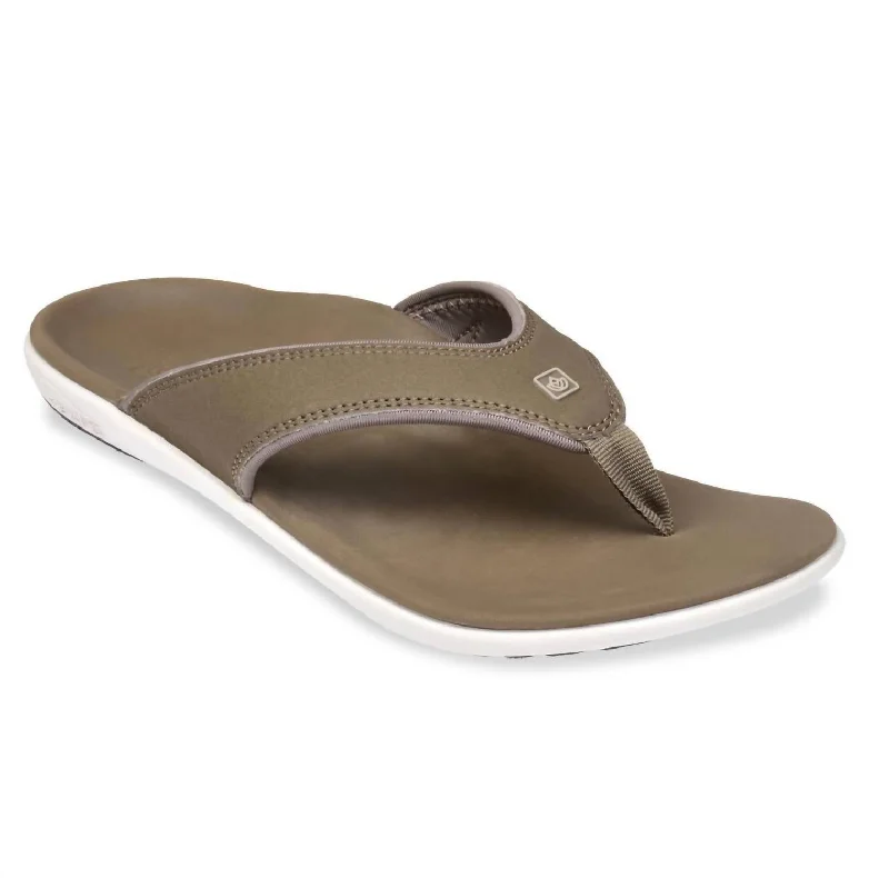 Men's sandals with a leather lining for comfortMen's Yumi Sandal In Walnut