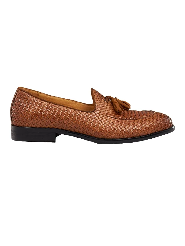 Men's loafers with a contrast stitching detailTAN WOVEN LEATHER TASSEL LOAFER