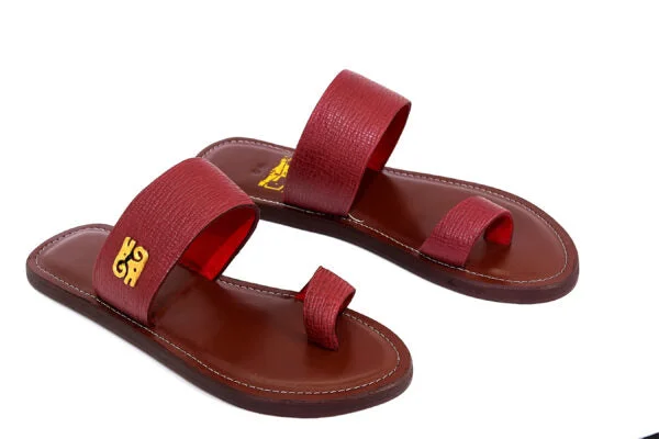 Men's slippers in a warm color like red or brownAdekorato Straight leather open Slipper