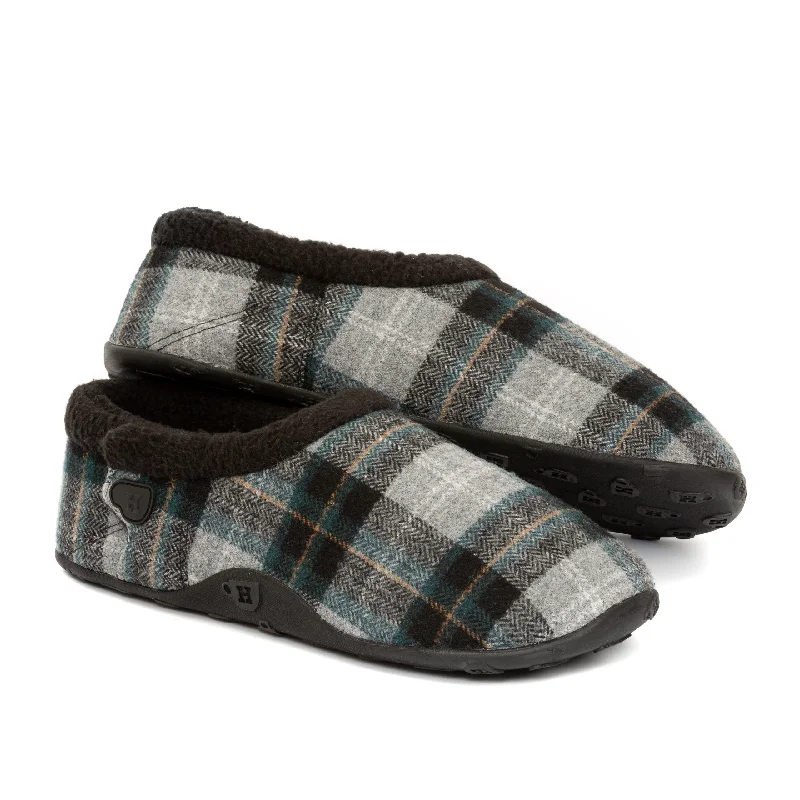 Men's slippers with a pointed toe for a stylish appearanceBen - Grey Blue Black Check Men's Slippers