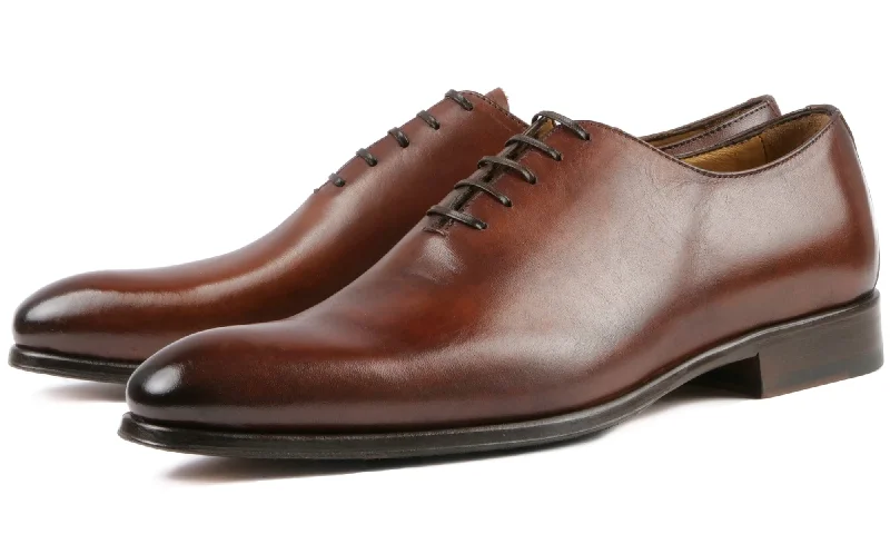 Brogue - perforated men's Oxfords for a traditional lookBenson Wholecut Oxford Tan