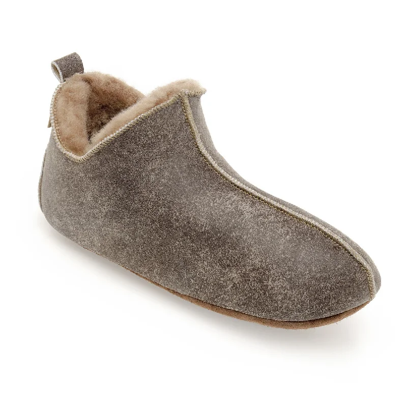 Men's slippers with a padded collar for comfortBerit Sheepskin Slippers - Nutmeg Distressed Leather