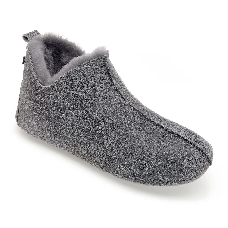 Leather men's slippers with a mule styleBerit Sheepskin Slippers - Grey Distressed Leather