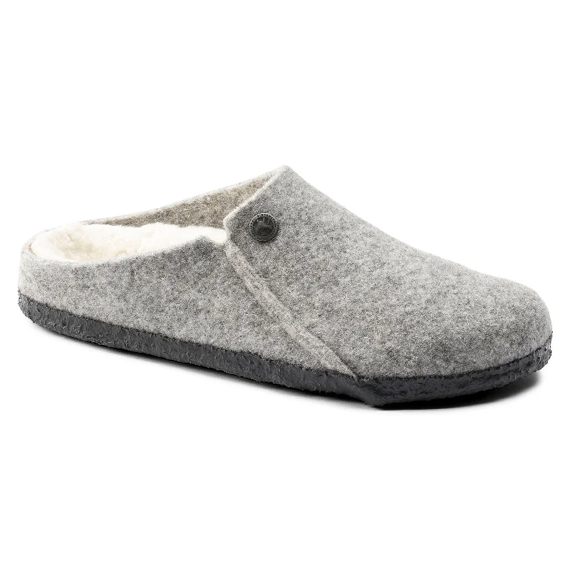 Men's slippers in a warm color like red or brownBirkenstock Zermatt Shearling