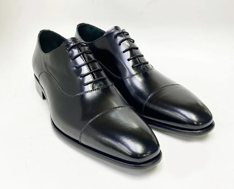 Men's Oxfords with a contrast stitching on the weltBrioni-Black