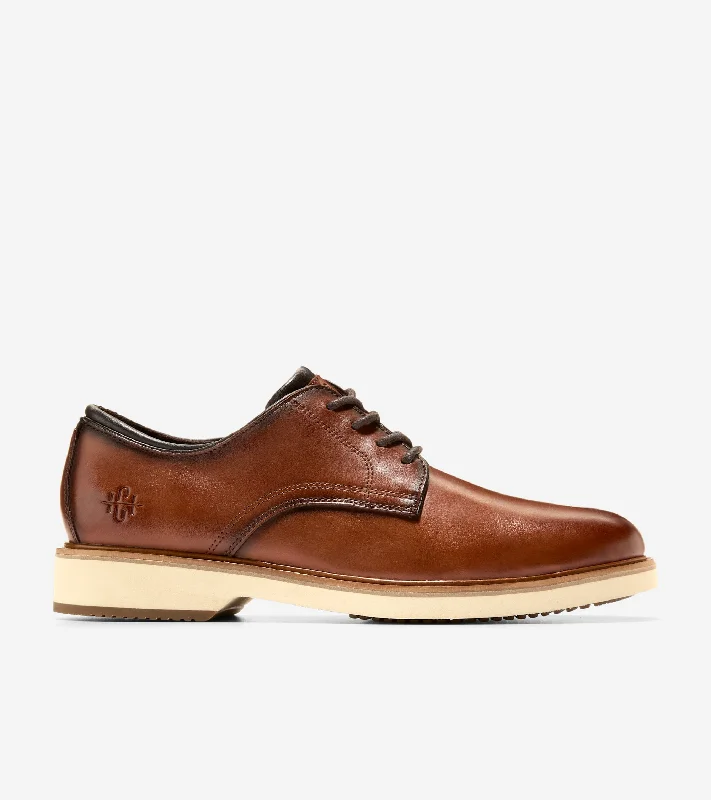 Men's Oxford shoes with a decorative inlay on the toeMen's American Classics Montrose Plain Toe Oxfords