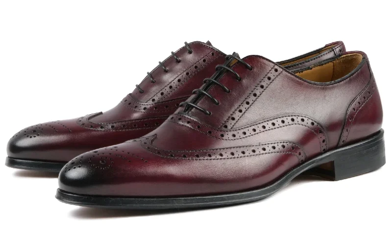 Men's Oxfords with a lace - up closure and a narrow fitCambridge Wingtip Oxford Brogue Oxblood