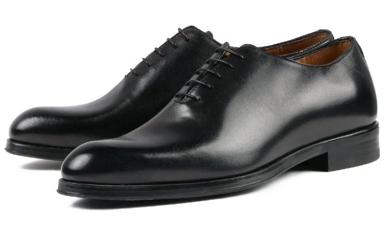 Men's Oxfords with a contrast stitching on the weltCamden Wholecut Oxford Black