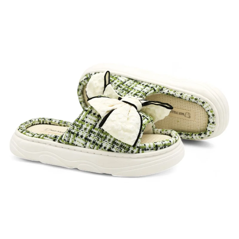 Men's slippers with a padded collar for comfortCheck bow comfy