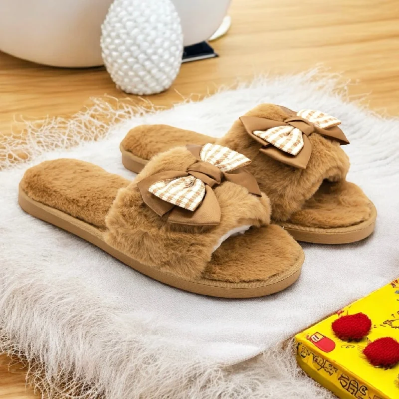 Men's slippers with a pointed toe for a stylish appearanceCheck bow fur