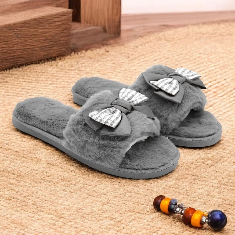 Men's slippers with a non - slip outsole for safetyCheck bow fur