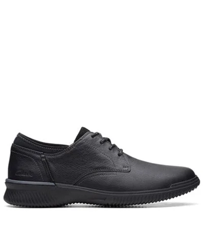 Men's casual shoes with a rubber toe cap for protectionCLARKS DONNAWAY PLAIN