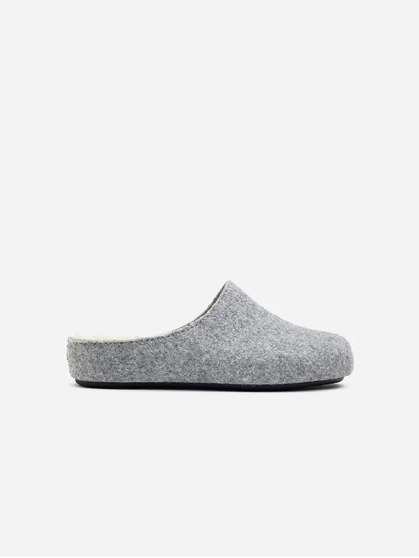 Men's slippers with a breathable fabric upperDate Men's Vegan Mule Slippers | Light Grey