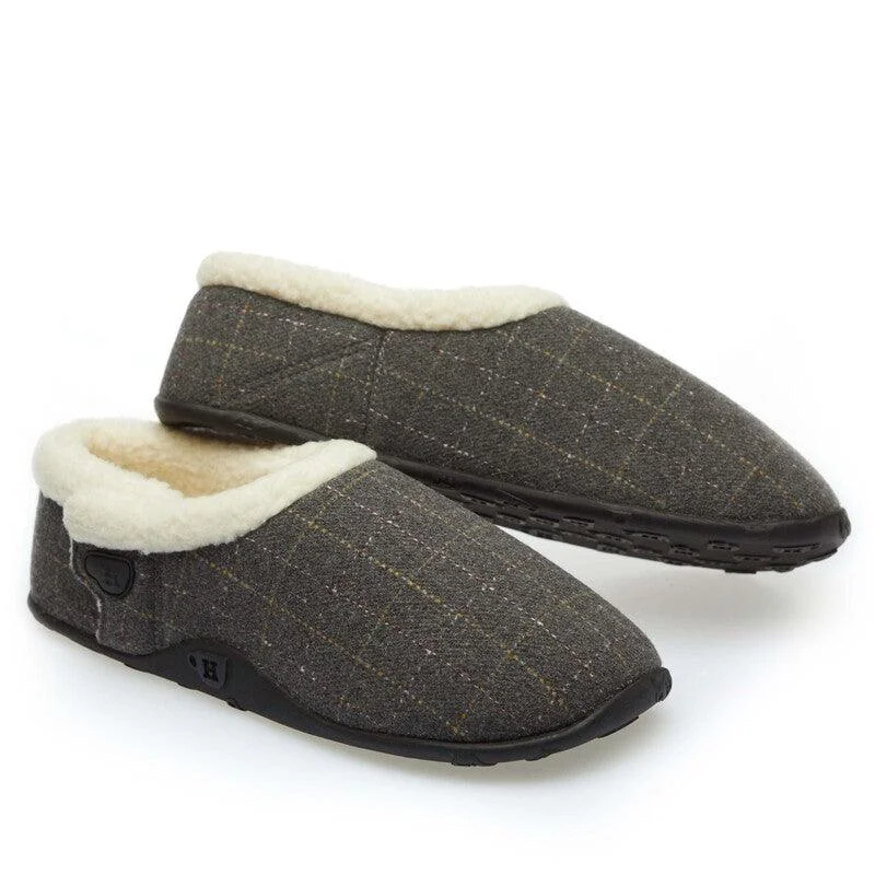 Men's slippers with a non - slip outsole for safetyEric - Grey Check Men's Slippers