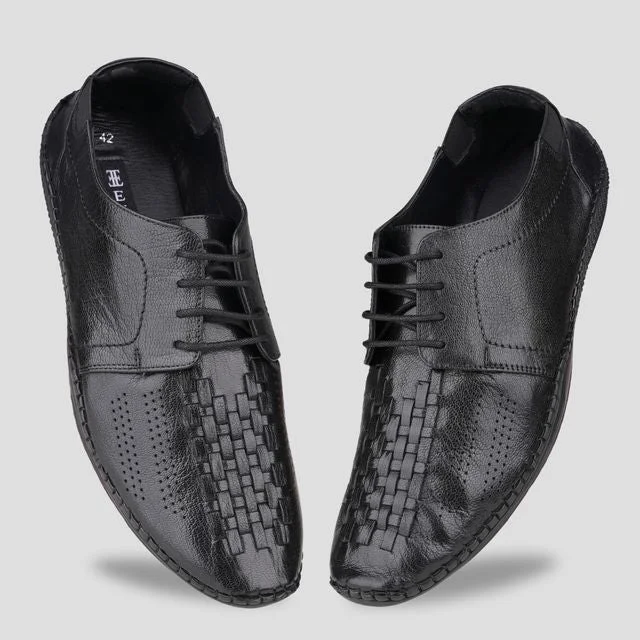 Men's Oxfords with a cap - toe design and a rubber heelEzok Black Casual Leather Shoes For Men