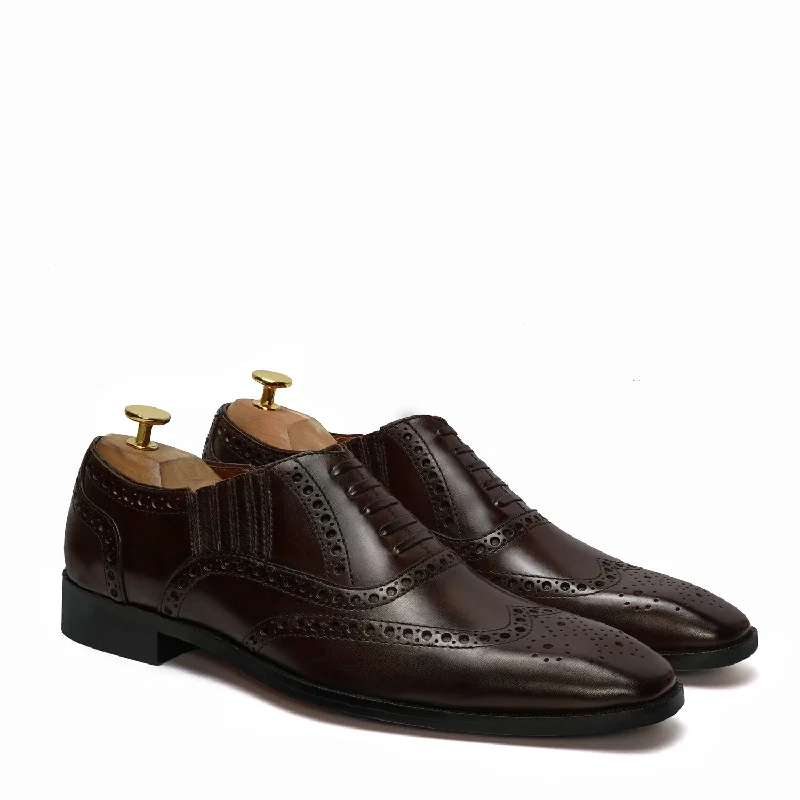 Men's Oxford shoes with a wingtip design and leather soleFixed Lace-Up Lazy Man Formal Shoes in Dark Brown Leather with Stylish Wingtip Punching Brogue Design