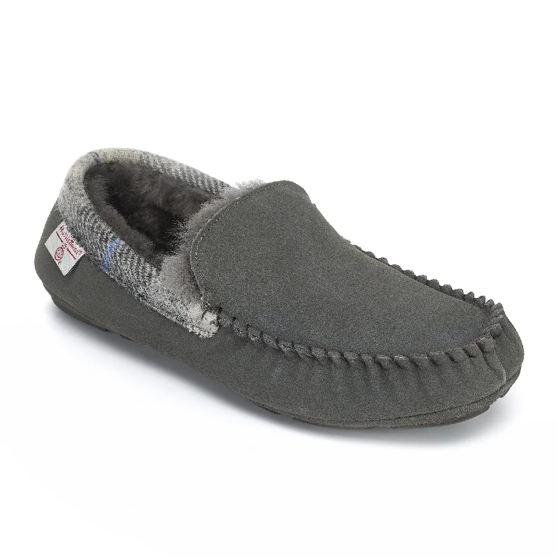 Men's slippers with a decorative pom - pom or tasselHanks- Suede Moccasin With Harris Tweed - Grey