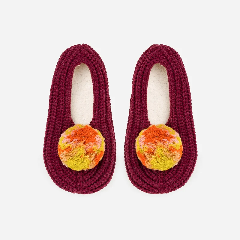 Men's slippers with a Velcro closure for easy on and offMarble Pom Knit Slippers