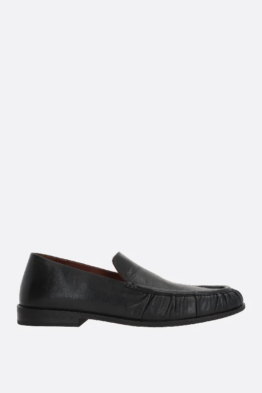 Men's slippers with a logo patch on the sideMocassino smooth leather loafers