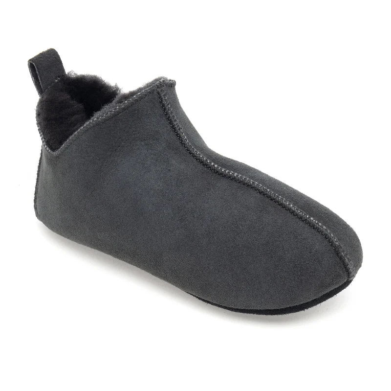 Men's slippers in a warm color like red or brownBerit Sheepskin Slippers - Graphite