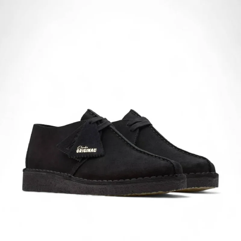 Men's Oxford shoes with a double - buckle strapMen's Desert Trek Oxford Shoes In Black Suede