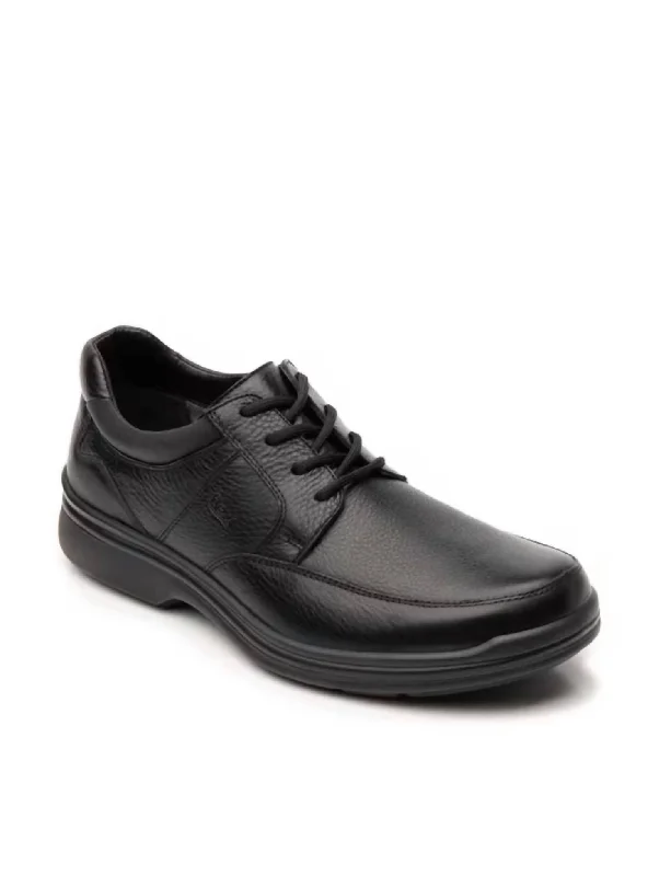 Men's Oxfords with a classic silhouette and a high - shine finishMen's Leather Oxford Shoe In Black