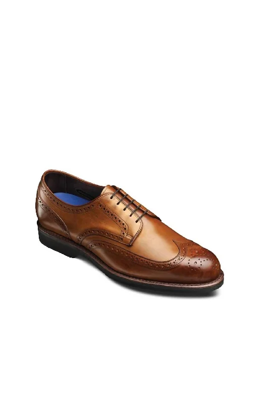 Men's Oxford shoes with a buckle closure and a pointed toeMen's Lga Dress Shoe In Walnut