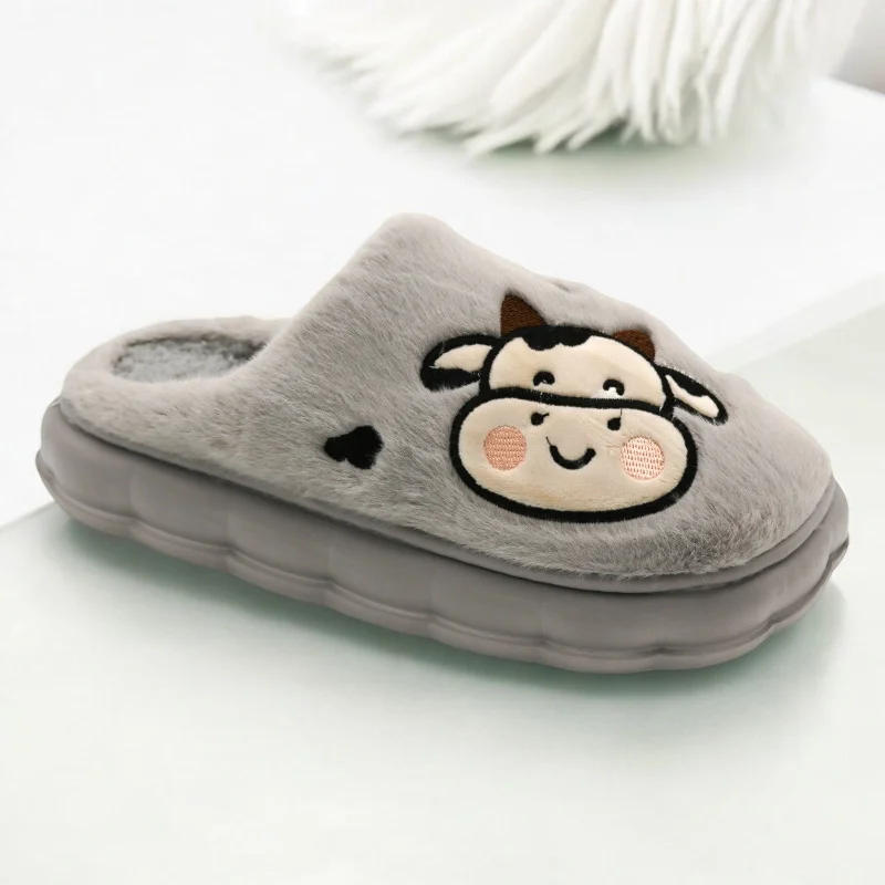 Men's slippers with a decorative pom - pom or tasselMow half shoes