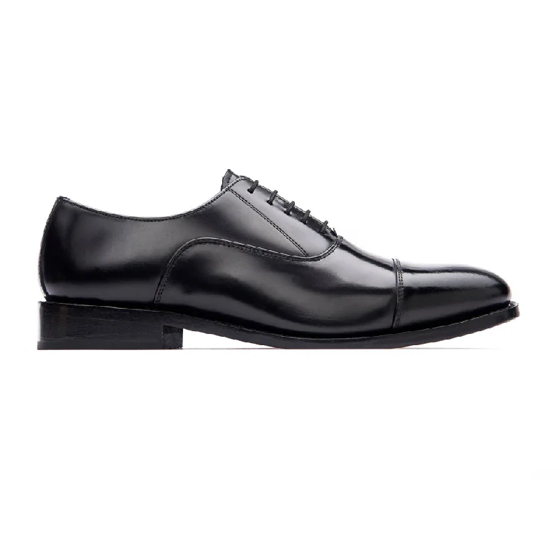 Men's Oxford shoes with a smooth leather upper and a leather soleOxford Shoe - Black