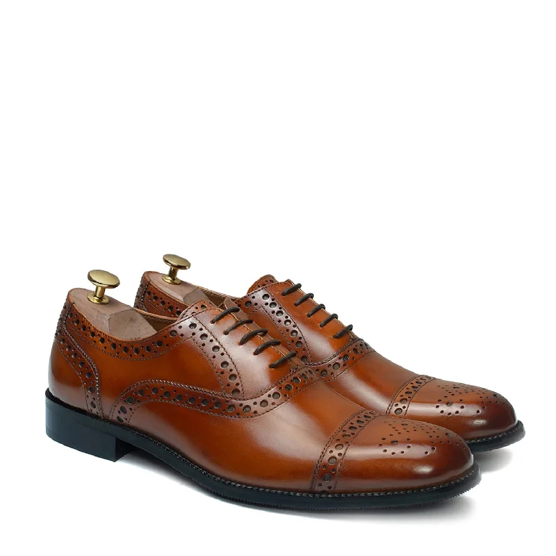 Men's Oxford shoes with a decorative inlay on the toePunching Brogue Oxford Lace-Up Shoe For Men in Genuine Tan Leather