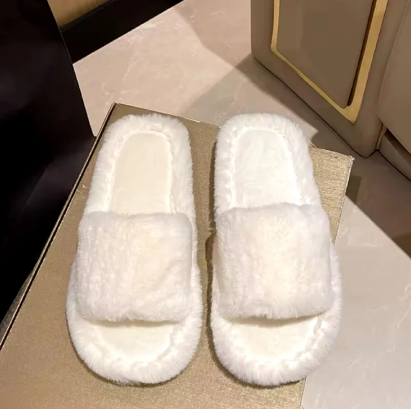 Men's slippers with a memory foam insoleSimple fur slipper