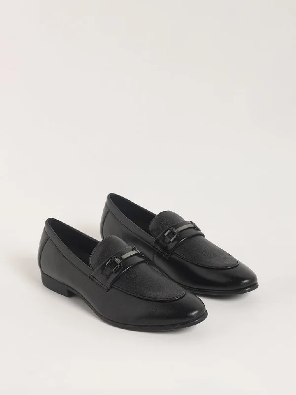 Men's casual shoes with a metallic trimSOLEPLAY Black Classic Loafers