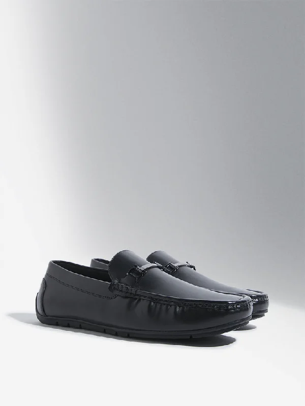 Men's casual shoes with a rubber toe cap for protectionSOLEPLAY Black Metal-Detailed Loafers