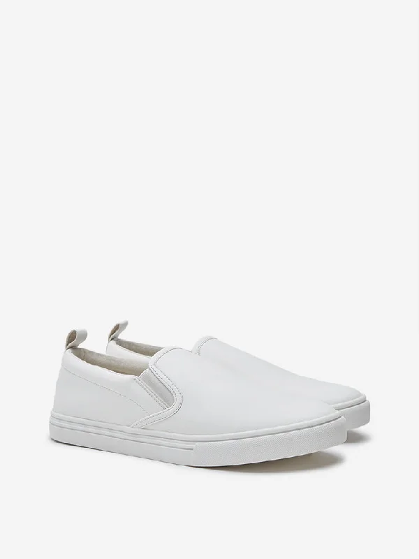 Loafers - style men's casual shoes for a relaxed vibeSOLEPLAY White Slip-On Shoes