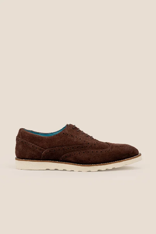 Men's casual shoes with a logo patch on the tongueTyler Brown Suede