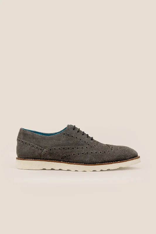 Men's casual shoes with a logo patch on the tongueTyler Grey Suede