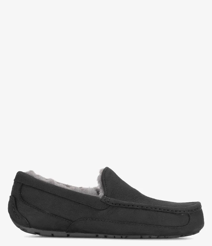 Men's slippers with a memory foam insoleUGG Ascot Matte Leather Slipper - Men