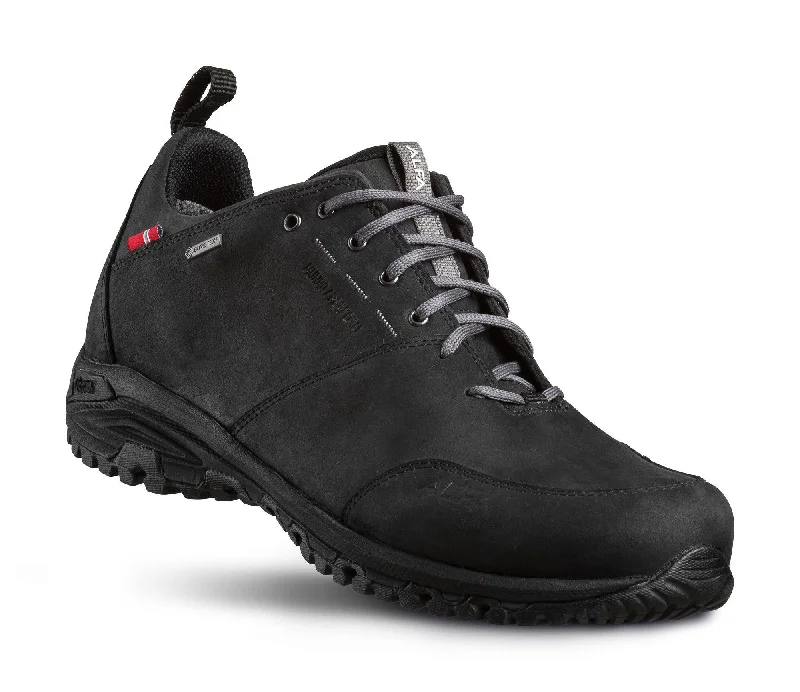 Men's hiking boots with a Vibram sole for tractionMunro Perform GTX M - Versatile hiking shoes - BLACK