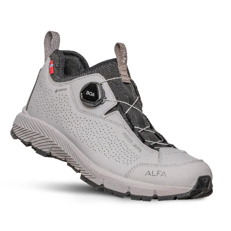 Men's hiking boots with a lug sole for grip on uneven terrainPiggen A/P/S GTX M - Lightweight hiking shoe - LIGTH GREY