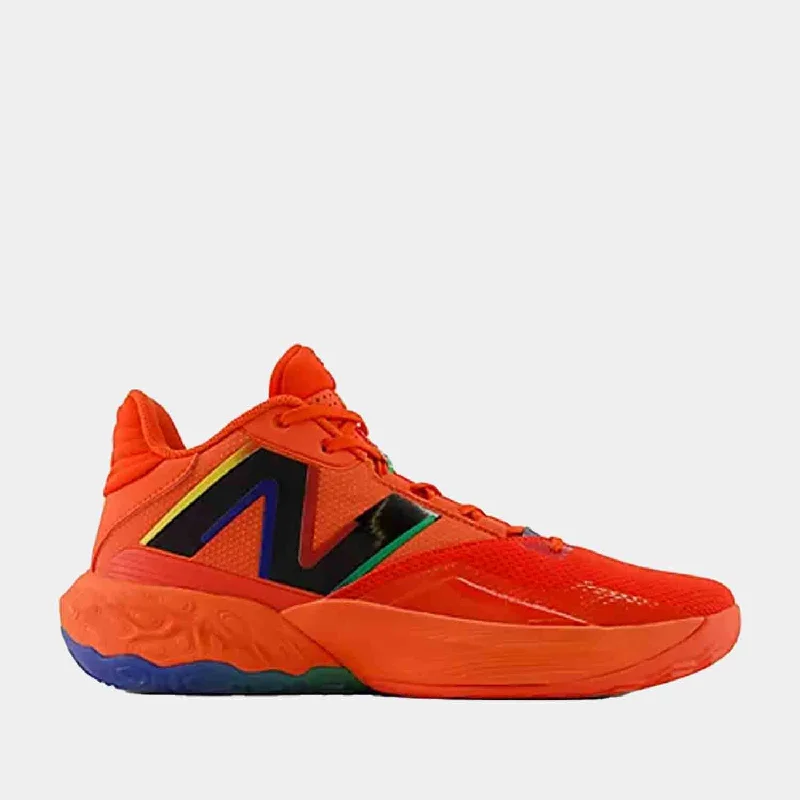 Men's low - top basketball shoes in a classic colorwayTwo Wxy V4