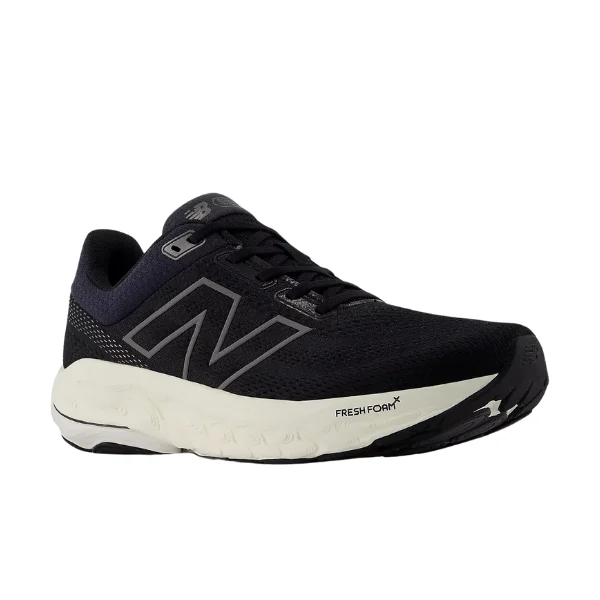 Men's tennis sneakers with a non - slip outsoleNew Balance Men's Fresh Foam 860v14 Black/White