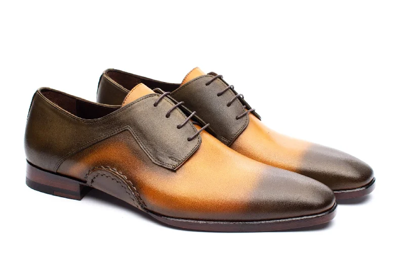 Men's formal shoes with a polished shineThe Opanka Patina Shoes - Brown & Gold