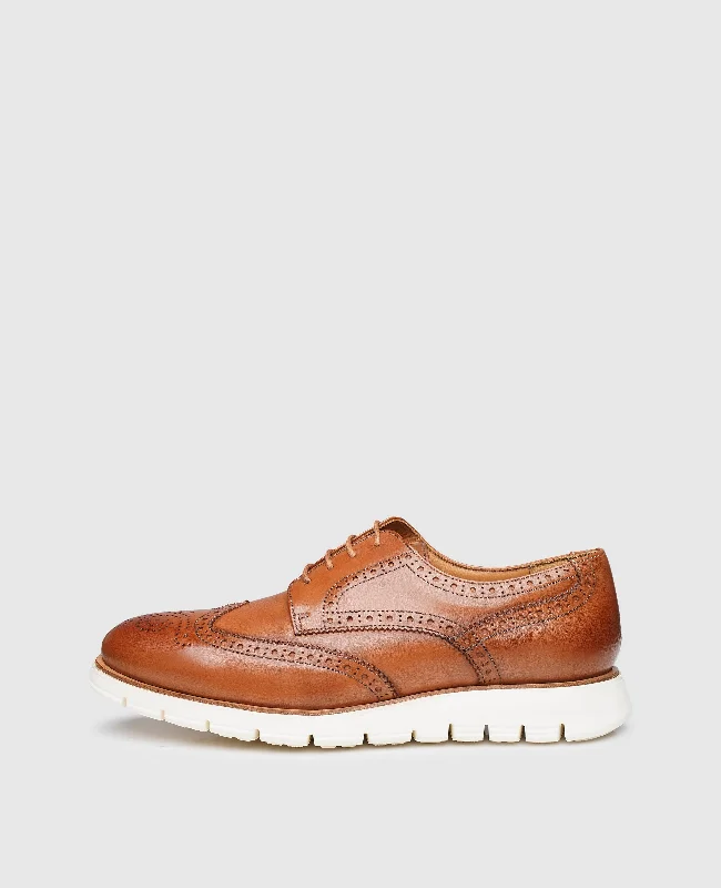 Men's boat shoes with a leather lacing systemNo. 335 UL - Cognac