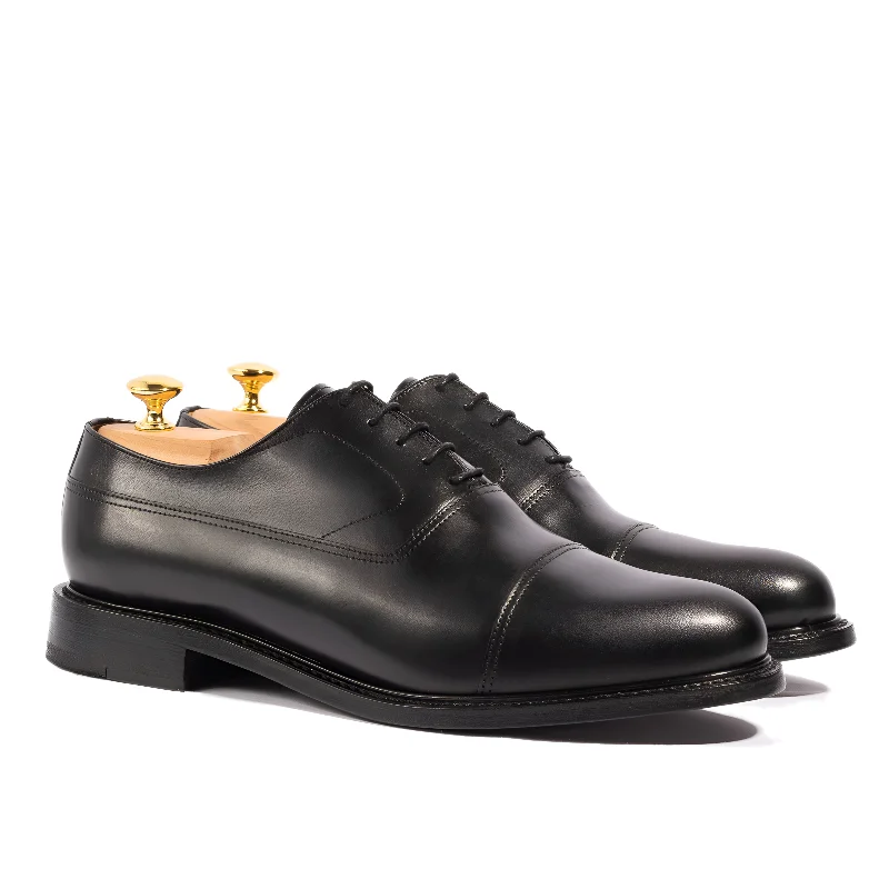 Men's formal shoes with a rubber heel cap for durabilityOak